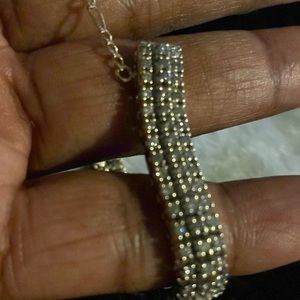 Nice 2 carat bracelet for the love of your wrist.